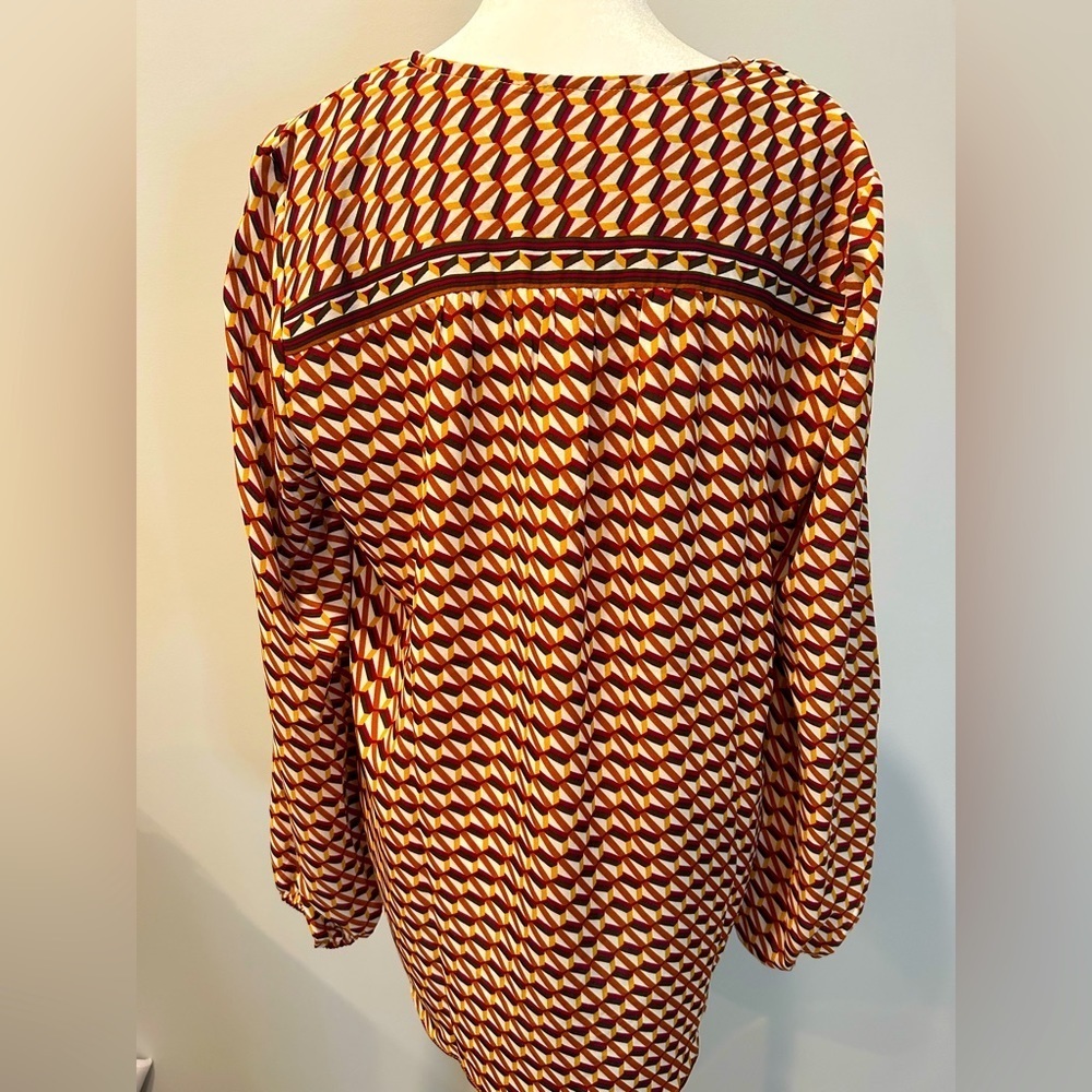 NWOT Max Studio Faux Wrap V Neck Geometric Print Blouse Medium - Picture 6 of 8